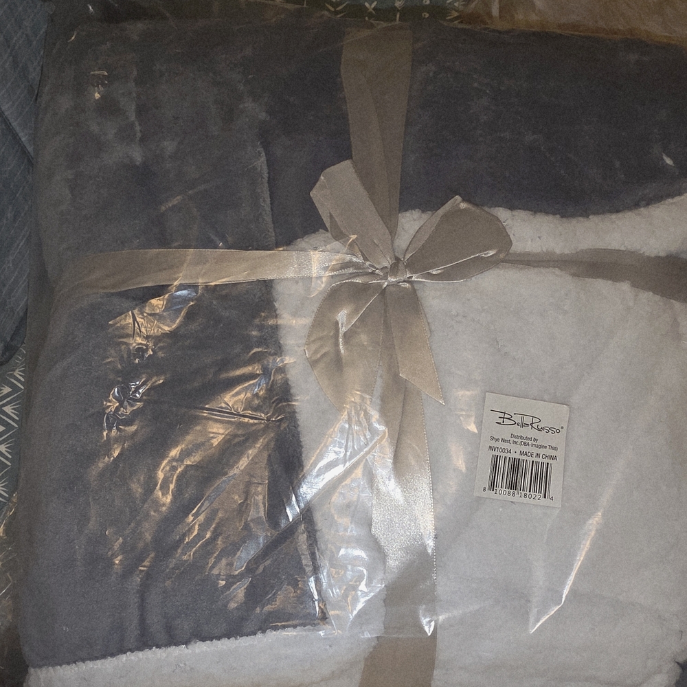 Bella Russo Charcoal and Ivory Plush Throw